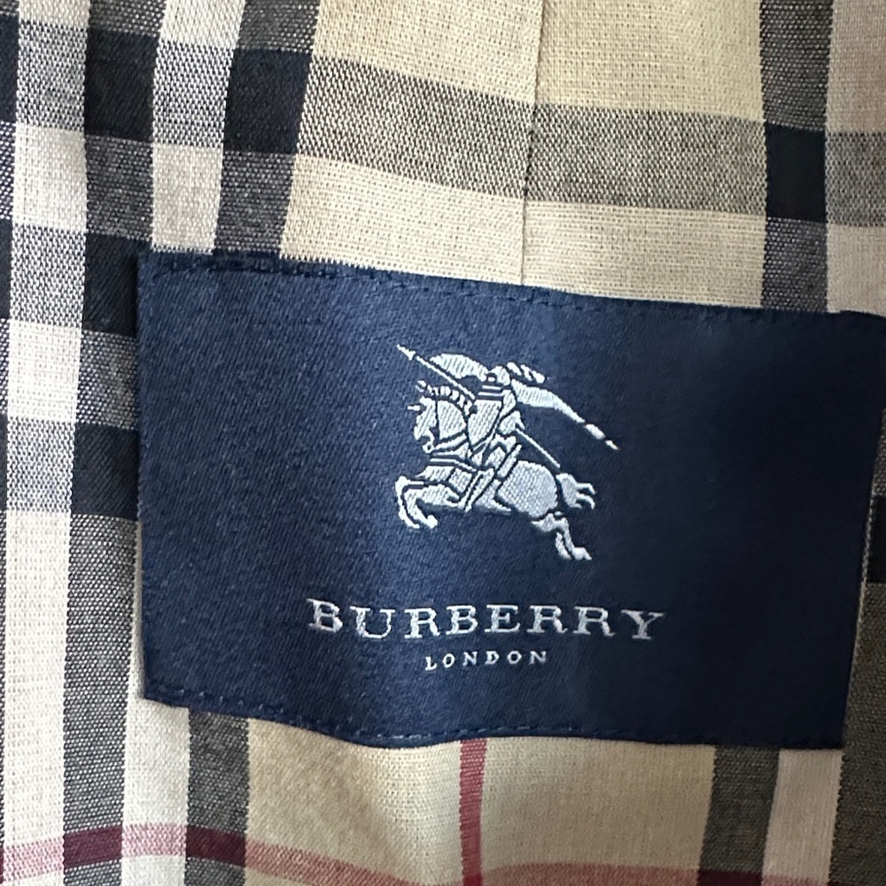 Burberry Beige Trench Coat with Check Lining - Picture 4 of 12